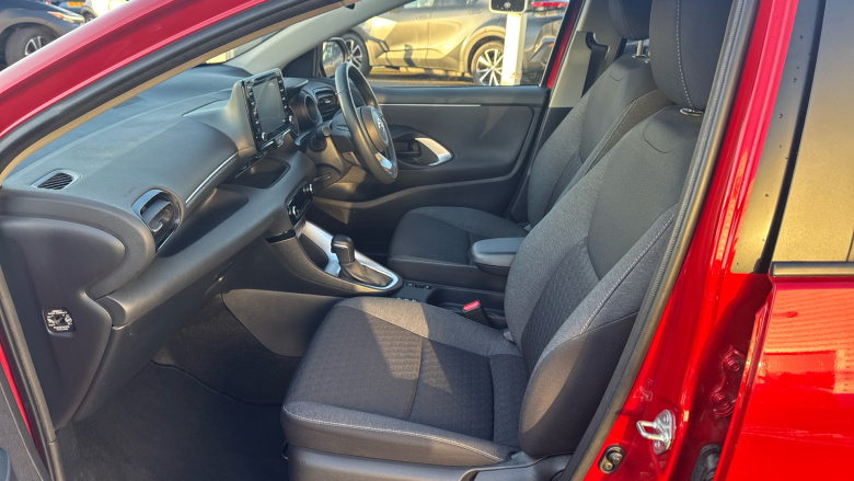 Toyota Yaris 1.5 Hybrid Design 5dr CVT Hybrid Hatchback